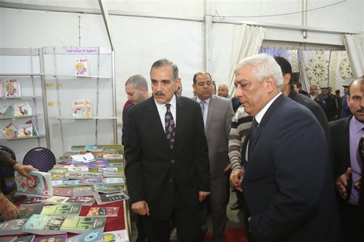 بالصور.. محافظ كفر الشيخ ونائبه يتفقدان معرض دسوق للكتاب 