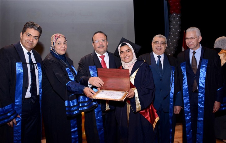 رئيس جامعة طنطا يشهد تخريج دفعة جديدة بكلية التمريض