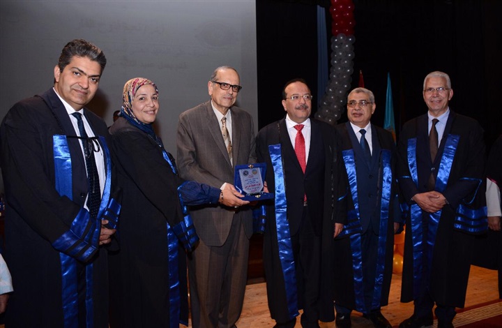 رئيس جامعة طنطا يشهد تخريج دفعة جديدة بكلية التمريض