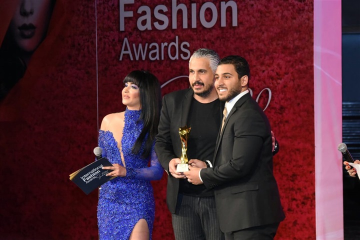 بالصور.. تكريم رمضان فى حفل international fashion awards 2020