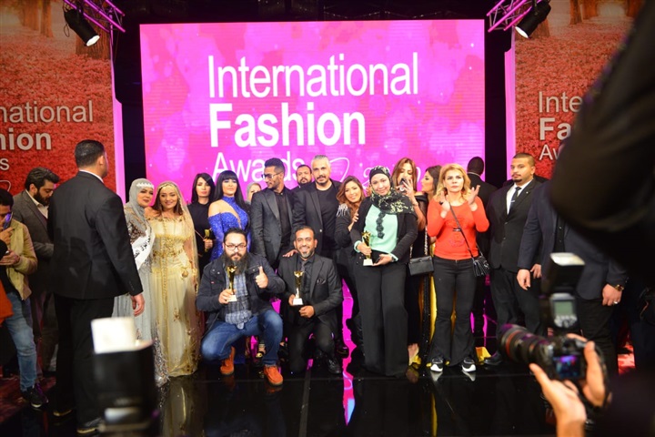 بالصور.. تكريم رمضان فى حفل international fashion awards 2020