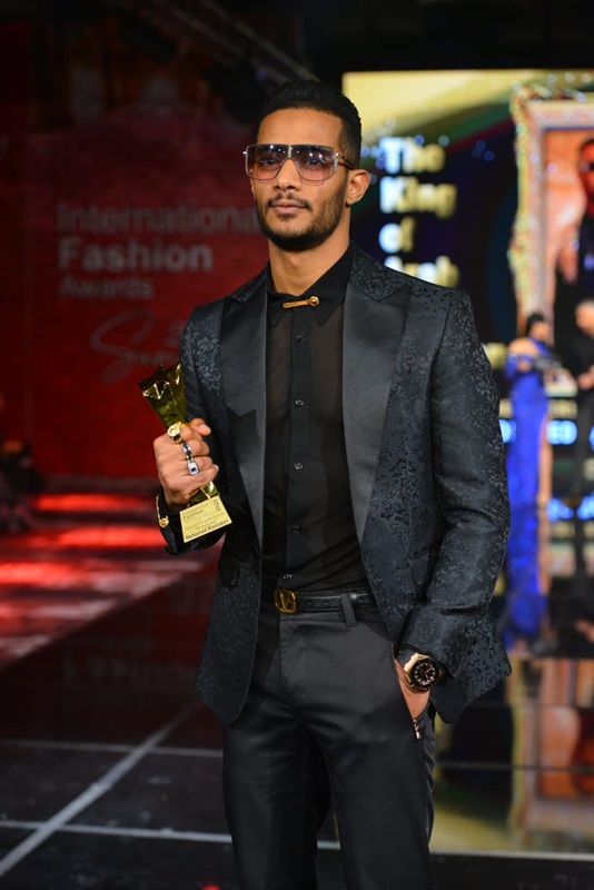 بالصور.. تكريم رمضان فى حفل international fashion awards 2020