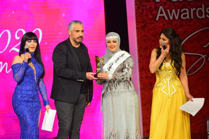 بالصور.. تكريم رمضان فى حفل international fashion awards 2020