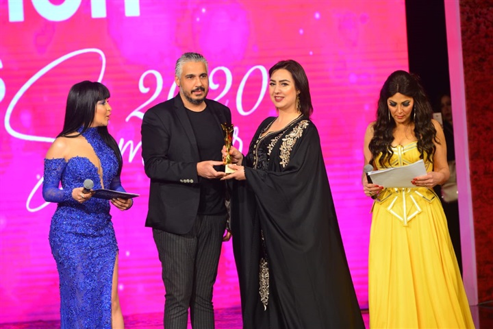 بالصور.. تكريم رمضان فى حفل international fashion awards 2020