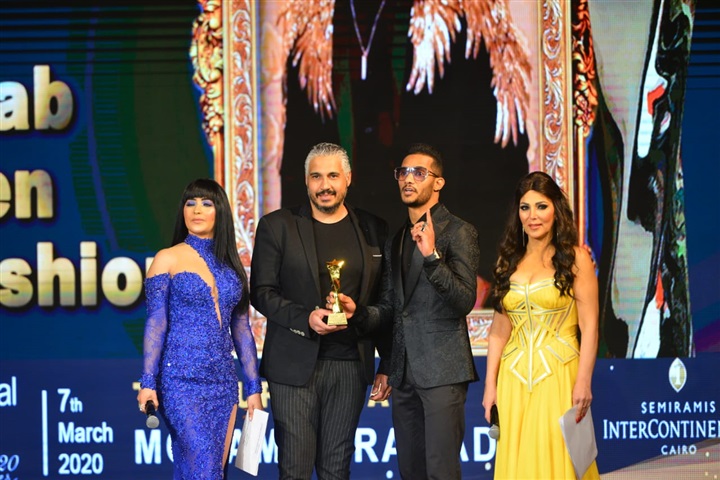 بالصور.. تكريم رمضان فى حفل international fashion awards 2020