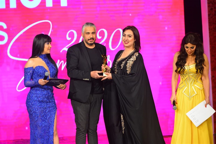 بالصور.. تكريم رمضان فى حفل international fashion awards 2020