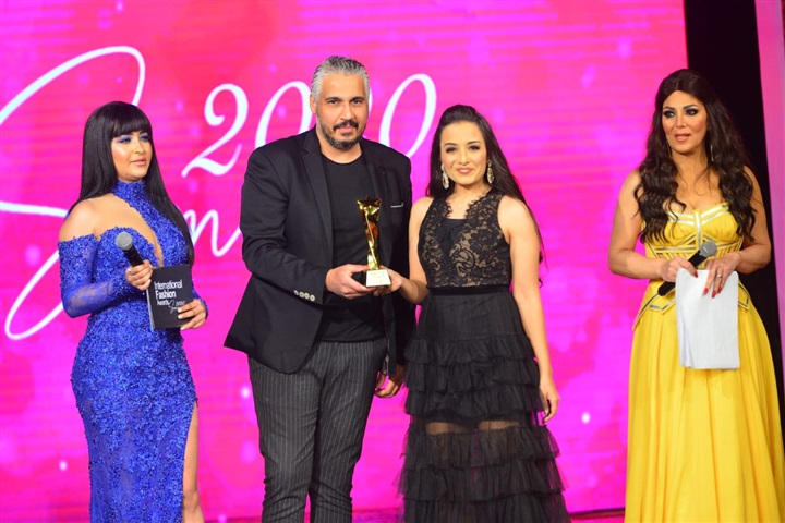 بالصور.. تكريم رمضان فى حفل international fashion awards 2020