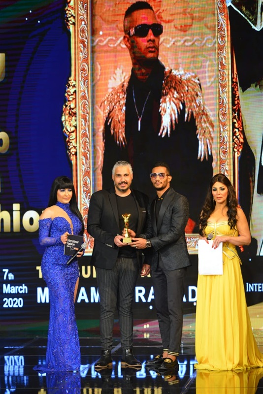 بالصور.. تكريم رمضان فى حفل international fashion awards 2020