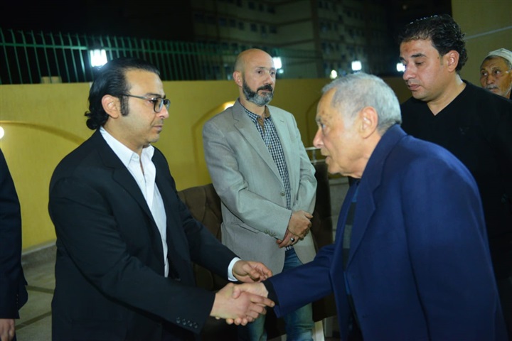 بالصور.. بدء عزاء والد أحمد عزمي بحدائق الأهرام بالصور.. بدء عزاء والد أحمد عزمي بحدائق الأهرام