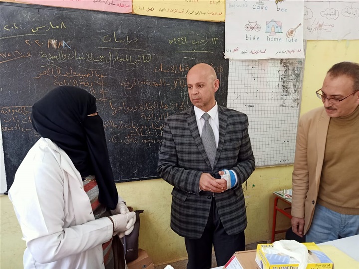 وكيل وزارة الصحة بالشرقية يتابع أعمال المبادرة الرئاسية للأنيميا لطلبة المدارس بكفر الحمام 