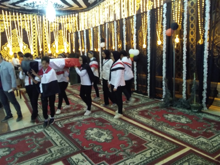 بالصور.. محافظ  كفر الشيخ يشيد بأداء الطلاب في الاحتفال بيوم الشهيد