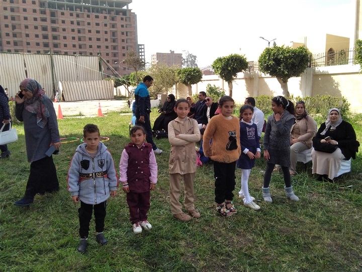 بالصور.. محافظ  كفر الشيخ يشيد بأداء الطلاب في الاحتفال بيوم الشهيد