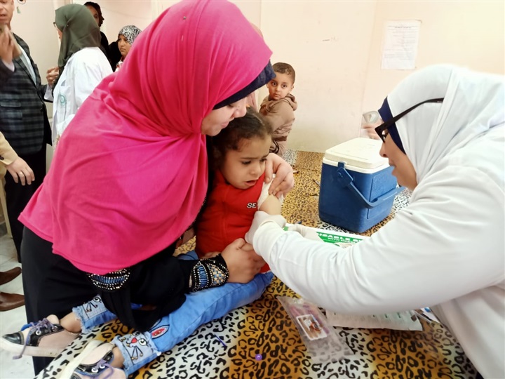  تطعيم أكثر من ٧٠٠ ألف طفل خلال ٣ أيام بالحملة القومية ضد الحصبة والحصبة الألماني بالشرقية