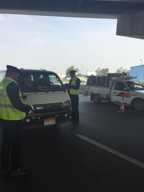 للرابع على التوالي.. رجال الإدارة العامة للمرور يواصلون جهودهم بالشوارع تيسيرا على المواطنين