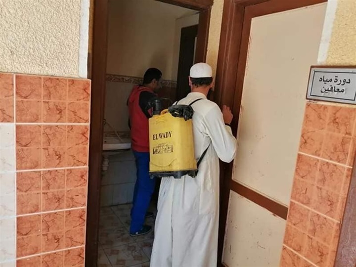 بالصور.. مديري ومعلمي كفر الشيخ يشاركون في تطهير وتعقيم المدارس لمواجهة «كورونا»