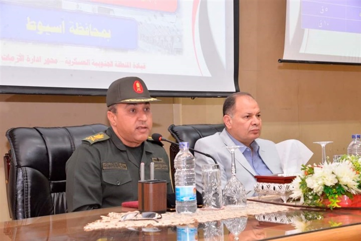 محافظ أسيوط وقائد المنطقة الجنوبية العسكرية يشهدان اجتماع مناقشة الاجراءات لمواجهة كورونا