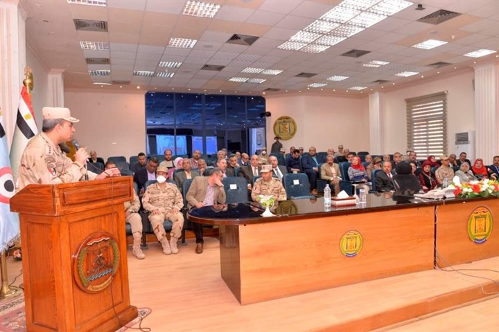 محافظ أسيوط وقائد المنطقة الجنوبية العسكرية يشهدان اجتماع مناقشة الاجراءات لمواجهة كورونا