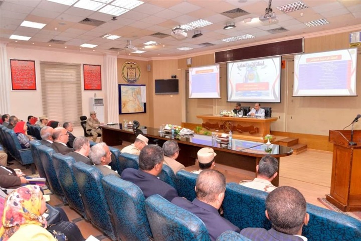 محافظ أسيوط وقائد المنطقة الجنوبية العسكرية يشهدان اجتماع مناقشة الاجراءات لمواجهة كورونا
