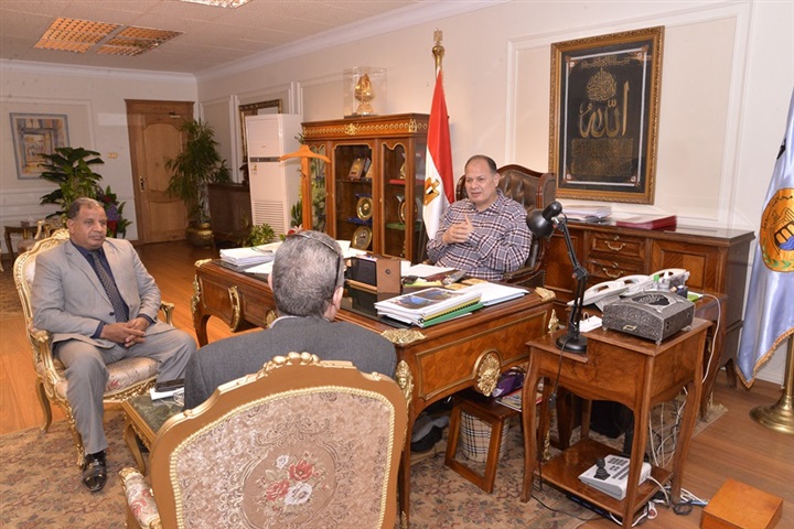 محافظ أسيوط وقائد المنطقة الجنوبية العسكرية يشهدان اجتماع مناقشة الاجراءات لمواجهة كورونا