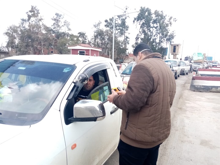 بالصور.. استمرار أعمال التطهير بكل المنشآت وفحص بصري للقادمين إلي كفر الشيخ «احترازًا» من كورونا