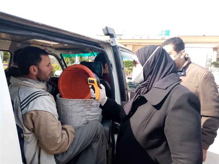 بالصور.. استمرار أعمال التطهير بكل المنشآت وفحص بصري للقادمين إلي كفر الشيخ «احترازًا» من كورونا