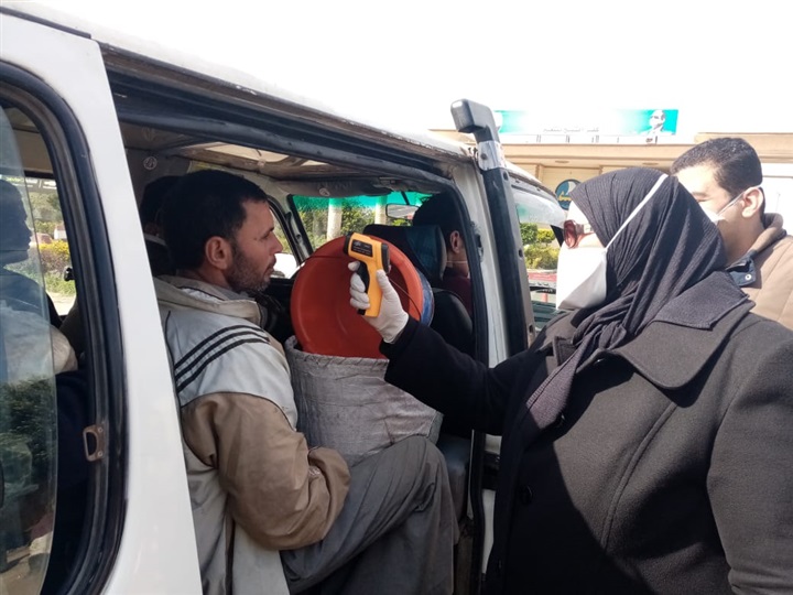 بالصور.. استمرار أعمال التطهير بكل المنشآت وفحص بصري للقادمين إلي كفر الشيخ «احترازًا» من كورونا