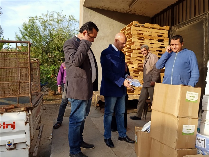 وكيل وزارة الصحة بالشرقية يتابع توزيع المستلزمات الوقائية علي المستشفيات بالمخزن الإقليمي