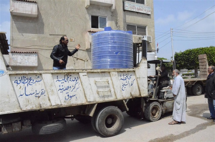 بالصور.. توزيع 8 طن كلور لمواجهة كورونا في كفر الشيخ