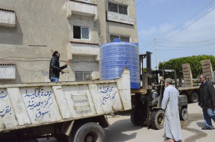 بالصور.. توزيع 8 طن كلور لمواجهة كورونا في كفر الشيخ