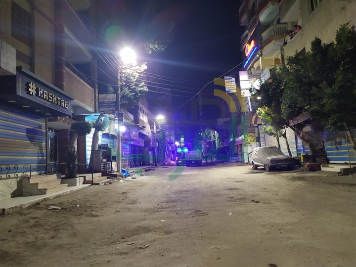 شاهد .. أول أيام الحظر.. شوارع كفر الشيخ خالية من المارة وانتشار مكثف لرجال الشرطة شاهد .. أول أيام الحظر.. شوارع كفر الشيخ خالية من المارة وانتشار مكثف لرجال الشرطة