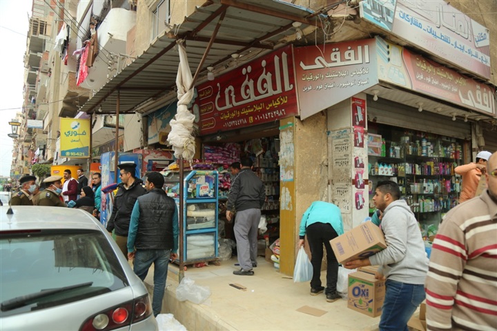 بالصور.. إغلاق المحال التجارية في أول أيام الحظر بكفر الشيخ