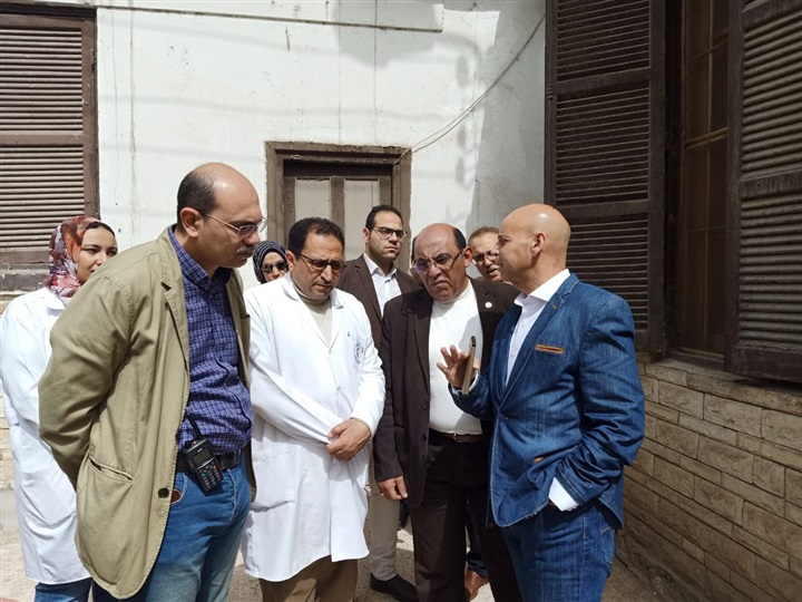 وكيل وزارة الصحة بالشرقية يفاجئ مستشفي حميات الزقازيق