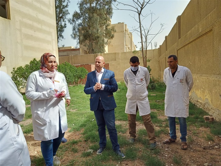 وكيل وزارة الصحة بالشرقية يفاجئ مستشفي حميات الزقازيق