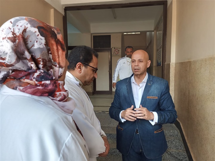 وكيل وزارة الصحة بالشرقية يفاجئ مستشفي حميات الزقازيق