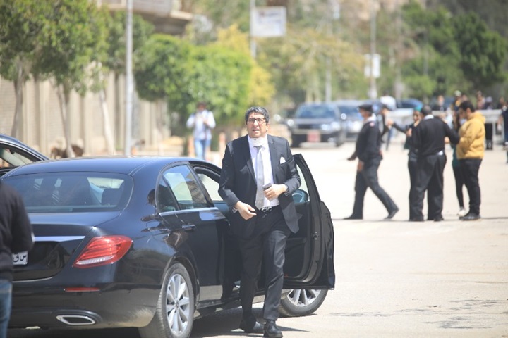 بالصور.. أشرف زكى وإلهام شاهين أول الحاضرين فى جنازة جورج سيدهم بالصور.. أشرف زكى وإلهام شاهين أول الحاضرين فى جنازة جورج سيدهم