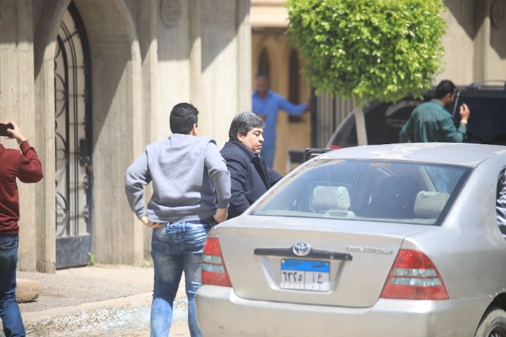 بالصور.. أشرف زكى وإلهام شاهين أول الحاضرين فى جنازة جورج سيدهم بالصور.. أشرف زكى وإلهام شاهين أول الحاضرين فى جنازة جورج سيدهم