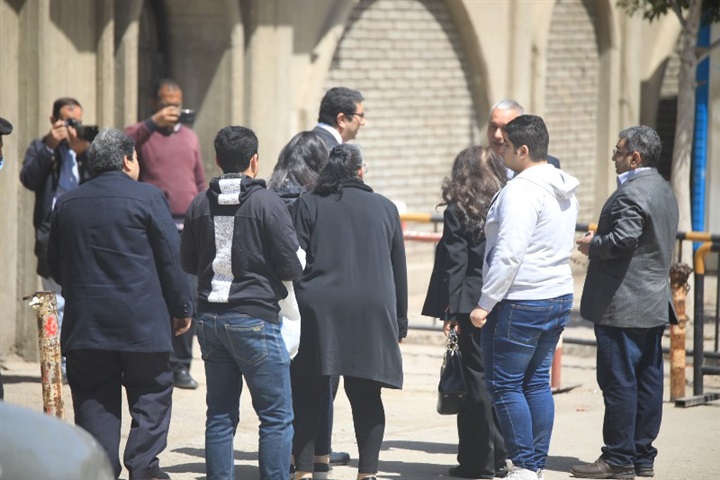 بالصور.. أشرف زكى وإلهام شاهين أول الحاضرين فى جنازة جورج سيدهم بالصور.. أشرف زكى وإلهام شاهين أول الحاضرين فى جنازة جورج سيدهم
