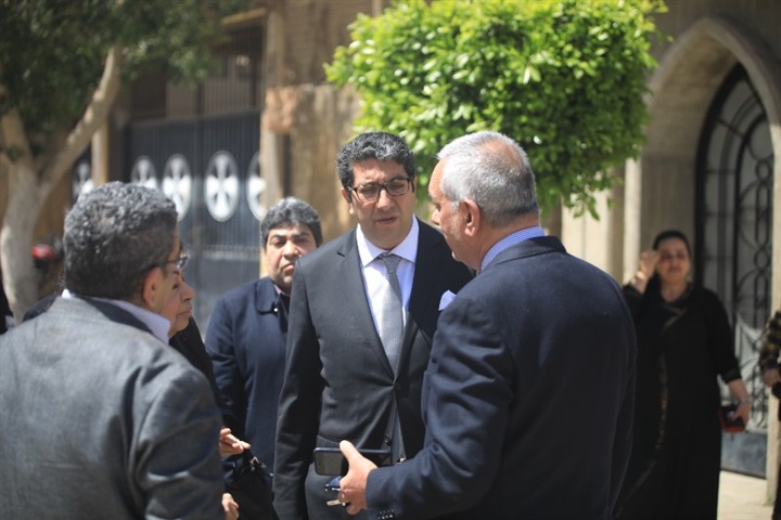 بالصور.. أشرف زكى وإلهام شاهين أول الحاضرين فى جنازة جورج سيدهم بالصور.. أشرف زكى وإلهام شاهين أول الحاضرين فى جنازة جورج سيدهم