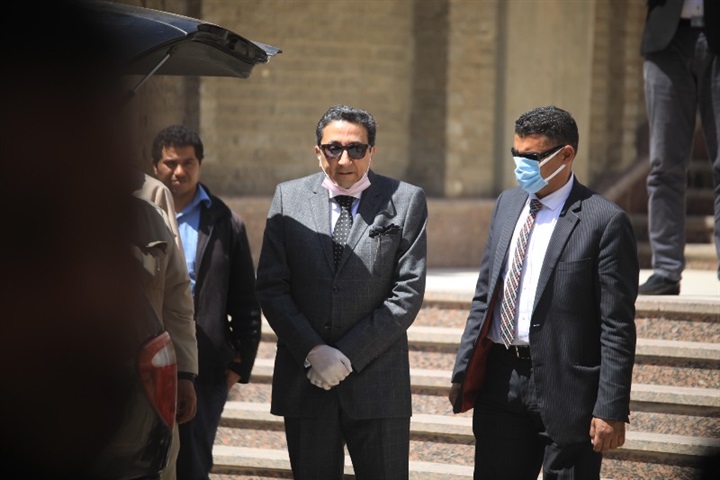 بالصور.. أشرف زكى وإلهام شاهين أول الحاضرين فى جنازة جورج سيدهم بالصور.. أشرف زكى وإلهام شاهين أول الحاضرين فى جنازة جورج سيدهم
