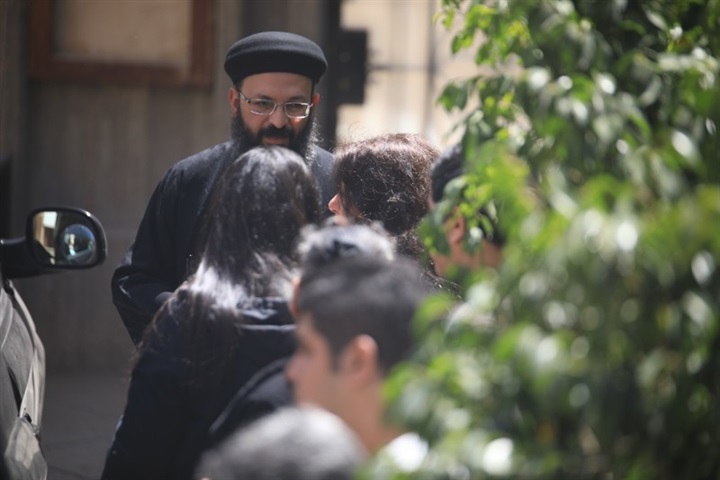 بالصور.. أشرف زكى وإلهام شاهين أول الحاضرين فى جنازة جورج سيدهم بالصور.. أشرف زكى وإلهام شاهين أول الحاضرين فى جنازة جورج سيدهم
