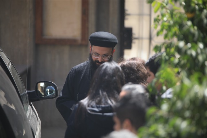 بالصور.. أشرف زكى وإلهام شاهين أول الحاضرين فى جنازة جورج سيدهم بالصور.. أشرف زكى وإلهام شاهين أول الحاضرين فى جنازة جورج سيدهم