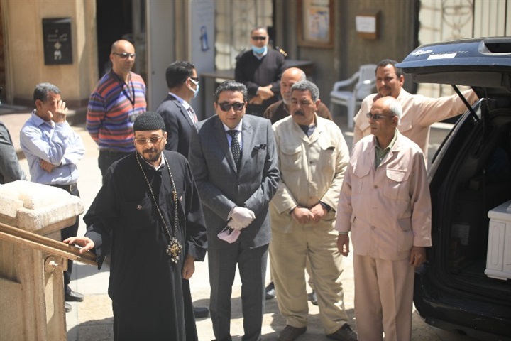 بالصور.. أشرف زكى وإلهام شاهين أول الحاضرين فى جنازة جورج سيدهم بالصور.. أشرف زكى وإلهام شاهين أول الحاضرين فى جنازة جورج سيدهم