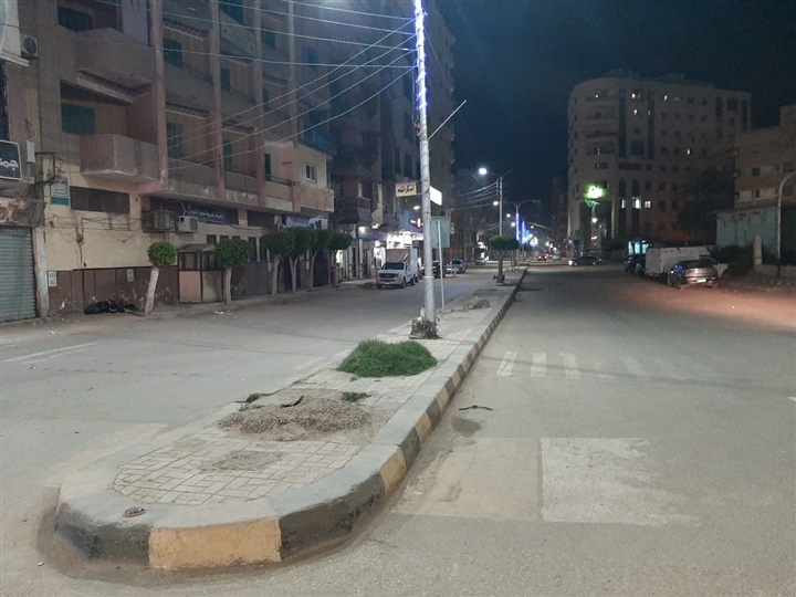شاهد.. التزام المواطنين بحظر التجول .. وخلو كفر الشيخ من المارة والسيارات