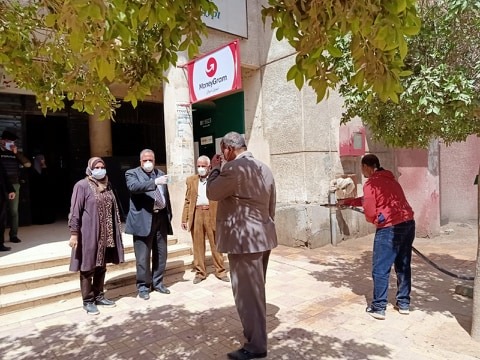 محافظ أسيوط: حملات تعقيم وتطهير مستمرة بالمراكز والأحياء وحملات تموينية لضبط الأسعار