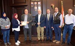 محافظ الأقصر يستقبل خمس أمهات لتكريمهم بديوان عام المحافظة 