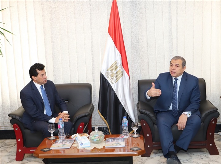"سعفان" و"صبحي" يبحثان التدابير اللازمة لمواجهة أوضاع العاملة غير المنتظمة بالأندية والمركز الرياضية "سعفان" و"صبحي" يبحثان التدابير اللازمة لمواجهة أوضاع العاملة غير المنتظمة بالأندية والمركز الرياضية