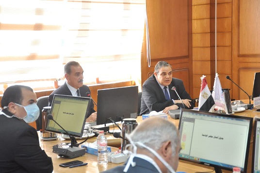 توفيرًا للمال العام.. جامعة كفر الشيخ تعلن تصنيع «الكمامات» للأطقم الطبية والعاملين وتعبئة «الكحول» 