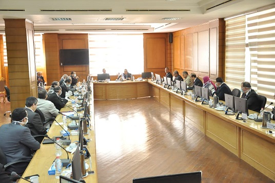 توفيرًا للمال العام.. جامعة كفر الشيخ تعلن تصنيع «الكمامات» للأطقم الطبية والعاملين وتعبئة «الكحول» 