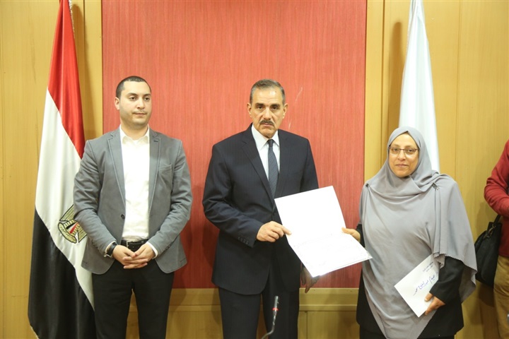 بالصور.. محافظ كفر الشيخ يكرم 5 من الأمهات المثاليات بالصور.. محافظ كفر الشيخ يكرم 5 من الأمهات المثاليات