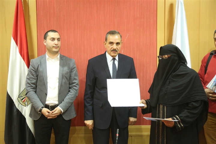 بالصور.. محافظ كفر الشيخ يكرم 5 من الأمهات المثاليات بالصور.. محافظ كفر الشيخ يكرم 5 من الأمهات المثاليات